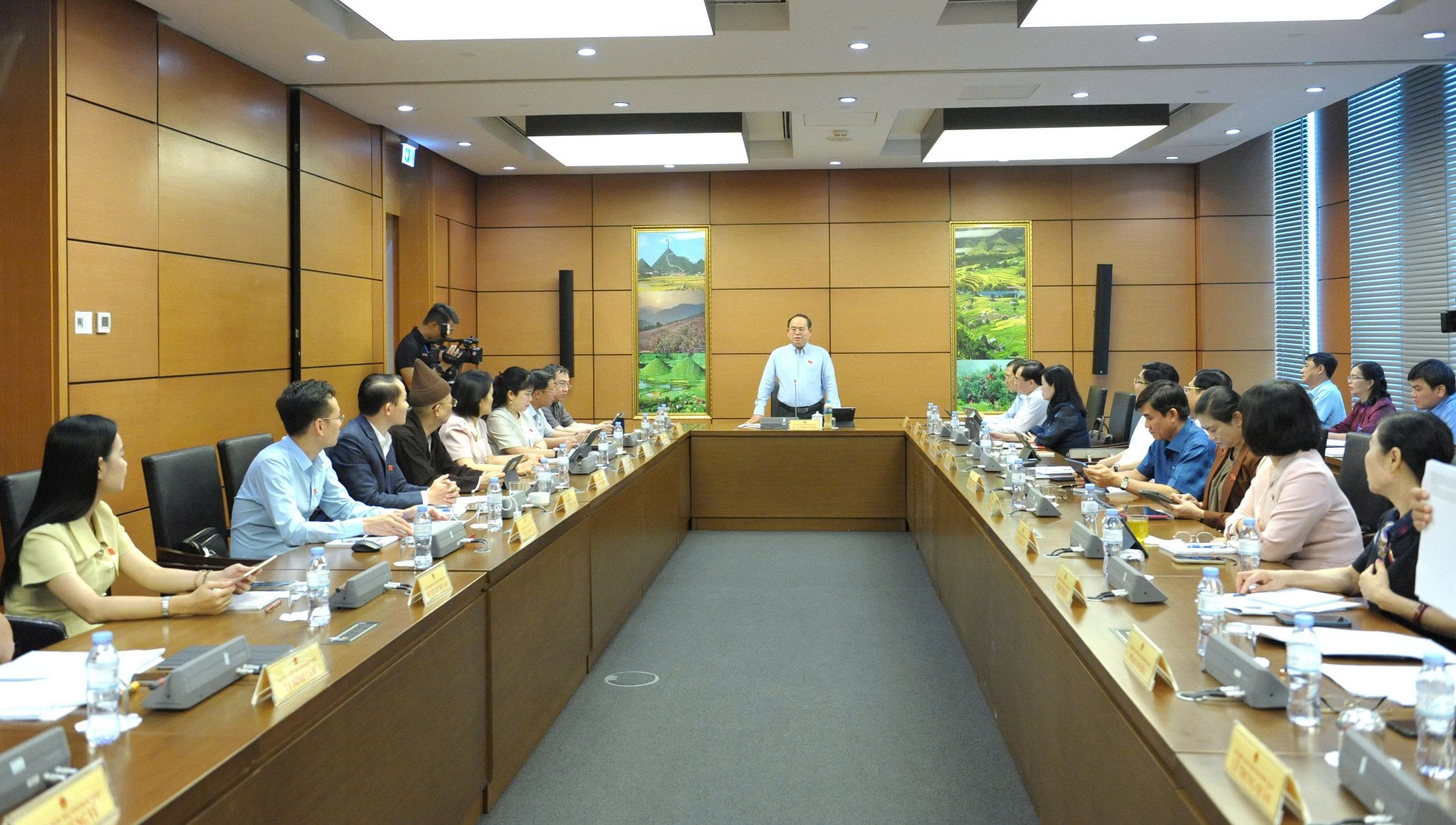 Quang cảnh phiên họp tại tổ 14. Ảnh