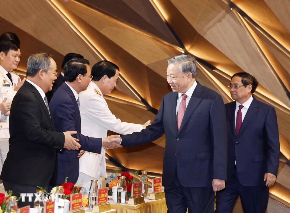 ttxvn-tong-bi-thu-chu-tich-nuoc-du-le-ky-niem-80-nam-ngay-truyen-thong-tham-muu-cong-an-nhan-dan-1104-1.jpg.avif.jpg