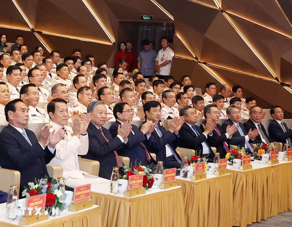 ttxvn-tong-bi-thu-chu-tich-nuoc-du-le-ky-niem-80-nam-ngay-truyen-thong-tham-muu-cong-an-nhan-dan-1104-6.jpg.avif.jpg
