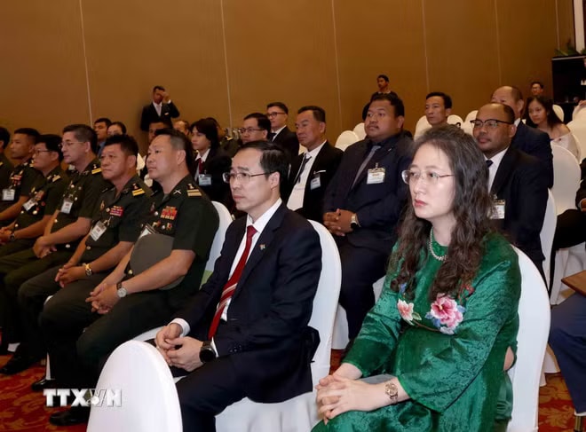 Đại biểu tham dự buổi gặp mặt. (Ảnh: Phương Hoa/TTXVN) ttxvn-thuong-truc-ban-bi-thu-gap-go-cuu-sinh-vien-campuchia-tung-hoc-tai-viet-nam-9.jpg