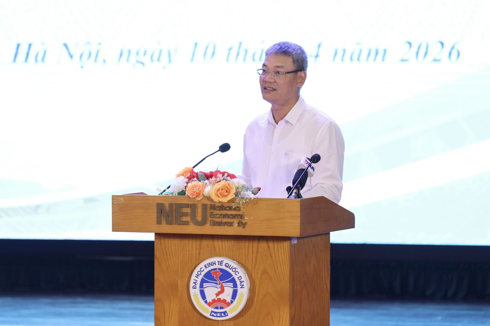 Đại tá Nguyễn Anh Tuấn, Phó Cục trưởng Cục An ninh chính trị nội bộ A03 (Bộ Công an), trao đổi tại hội nghị. Ảnh: Moet