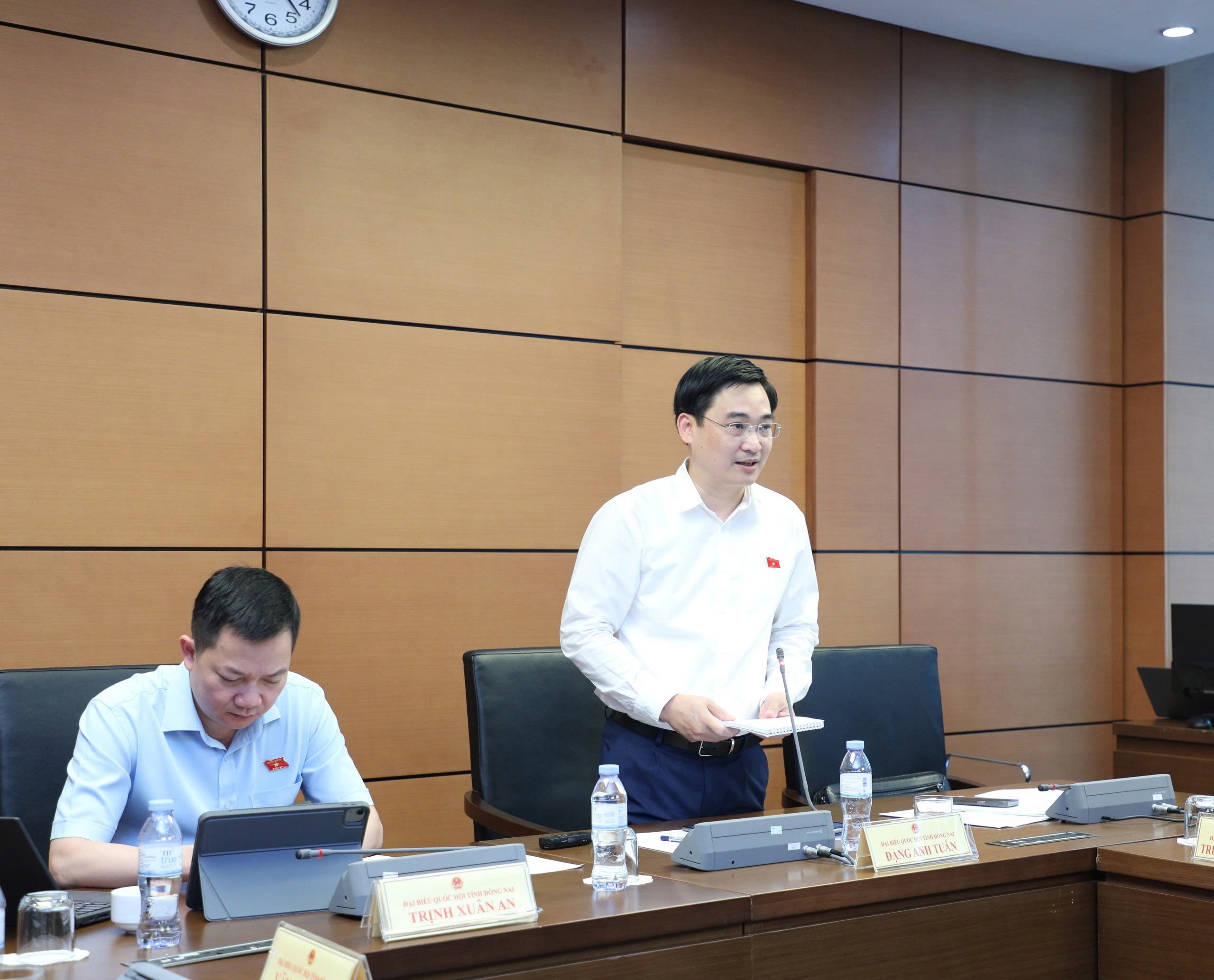 ĐBQH Đặng Anh Tuấn (Đồng Nai) phát biểu tại tổ