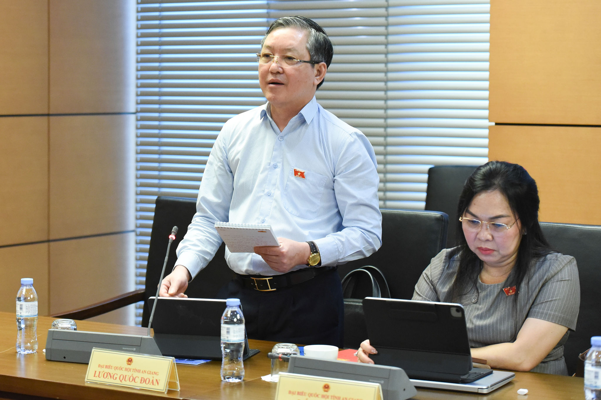 ĐBQH Lương Quốc Đoàn (An Giang) phát biểu.