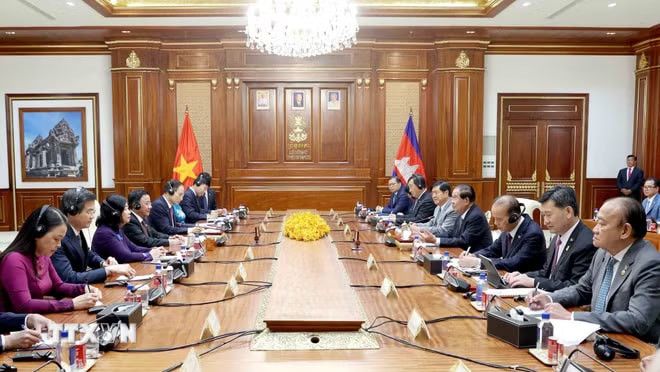 ttxvn-thuong-truc-ban-bi-thu-hoi-kien-chu-tich-cpp-chu-tich-thuong-vien-campuchia-8692359-1.jpg