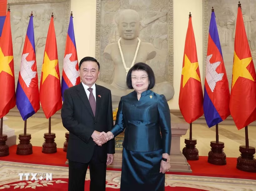 f47662904ea74f6b1bfe70b3203772c7979020cefa-_ttxvn-thuong-truc-ban-bi-thu-hoi-kien-chu-tich-quoc-hoi-campuchia-10-1.jpg.avif.jpg