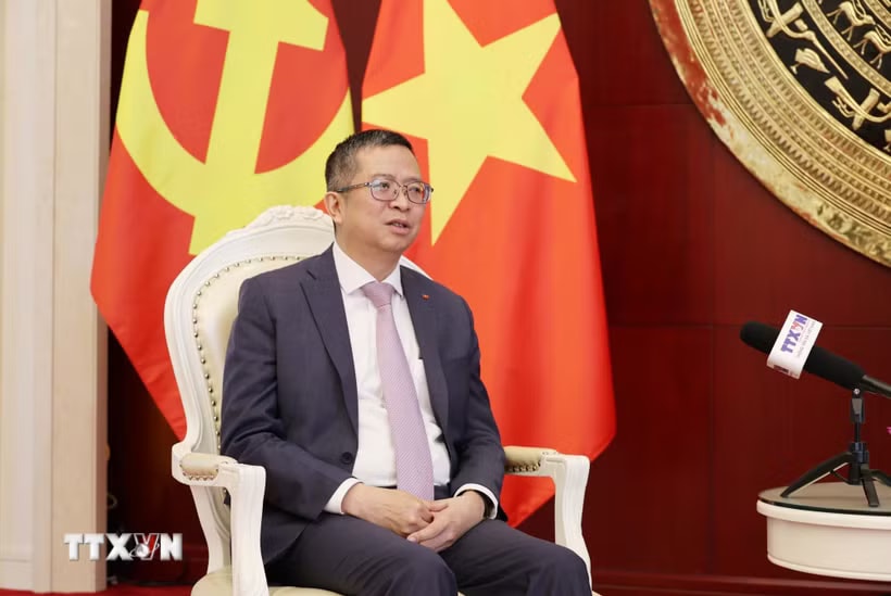 Đại sứ Việt Nam tại Trung Quốc Phạm Thanh Bình trả lời phỏng vấn phóng viên TTXVN tại Trung Quốc. (Ảnh: Quang Hưng/TTXVN)