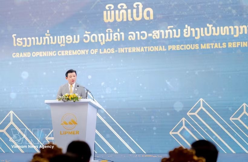 Chanthon Sitthixay, founder and chairman of PTL Holding, speaks at the launch ceremony. (Photo: VNA)