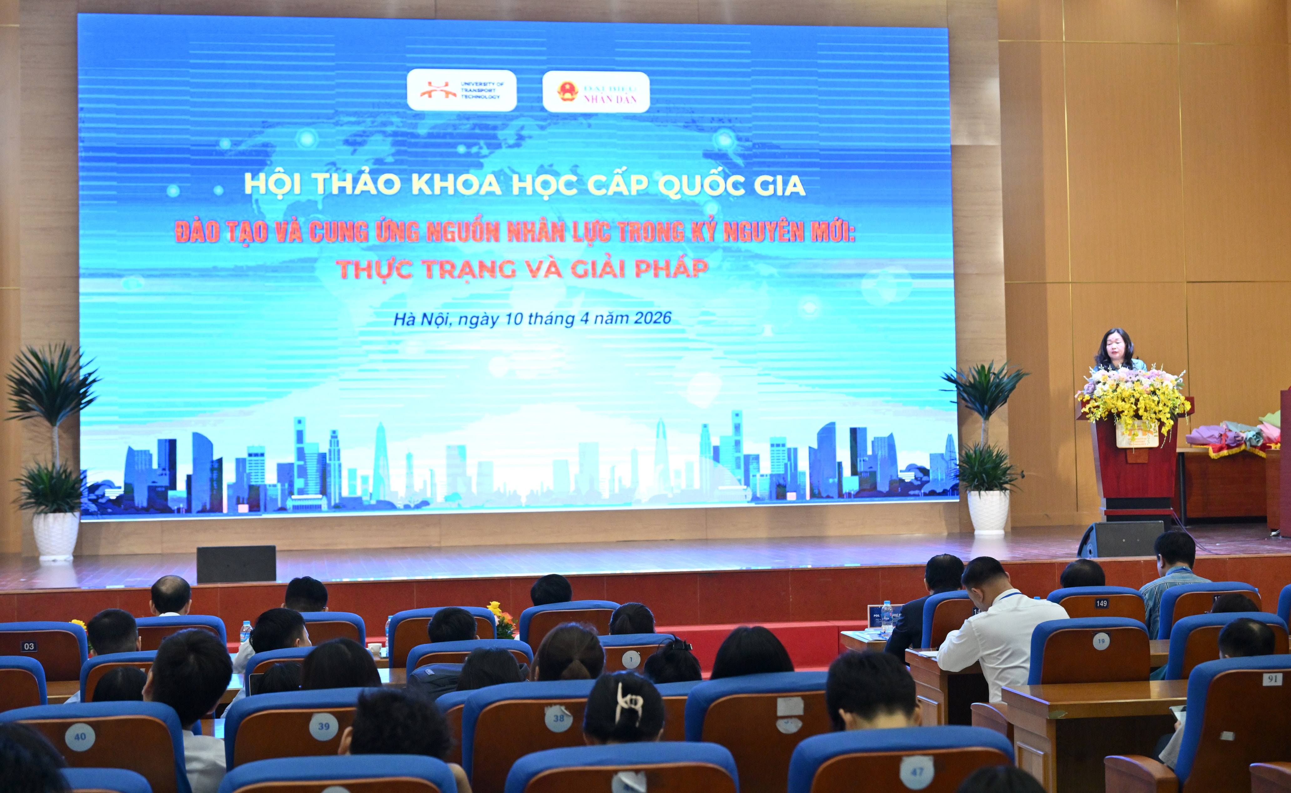 Tổng biên tập Báo Đại biểu nhân dân Phạm Thị Thanh HuyềnVQK_4838