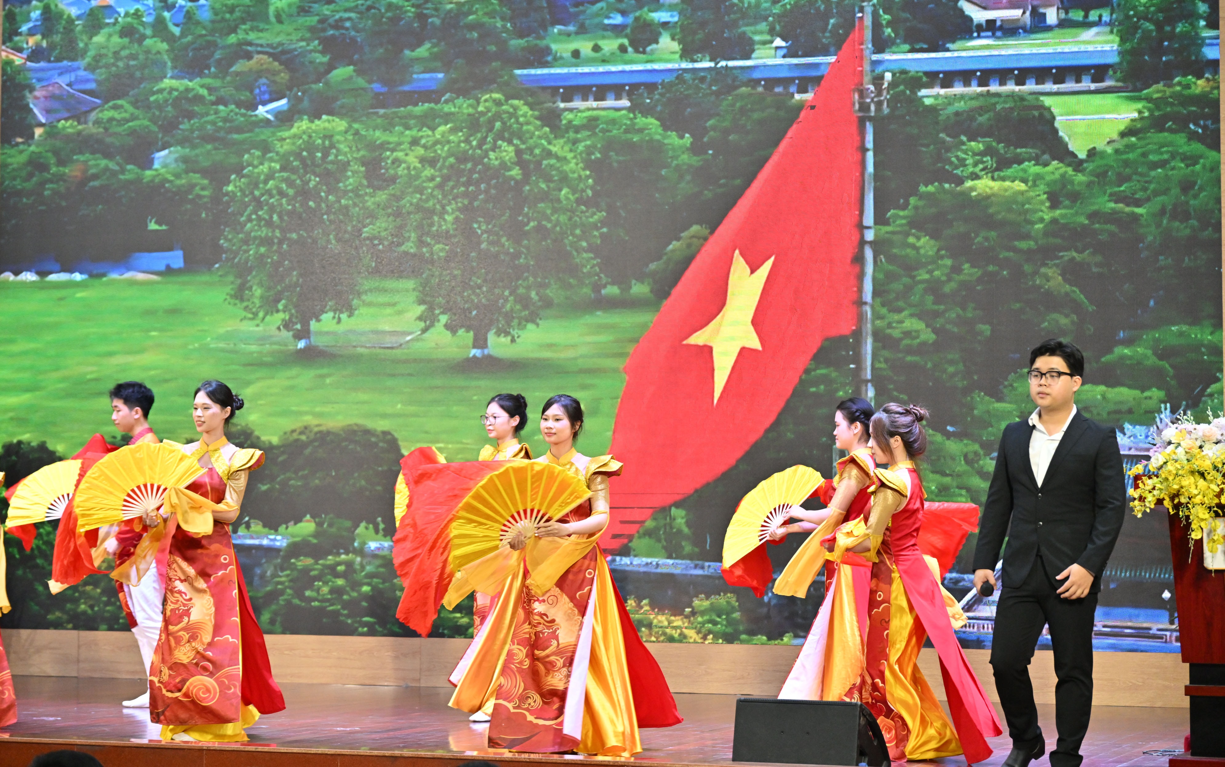 Văn nghệVQK_4652