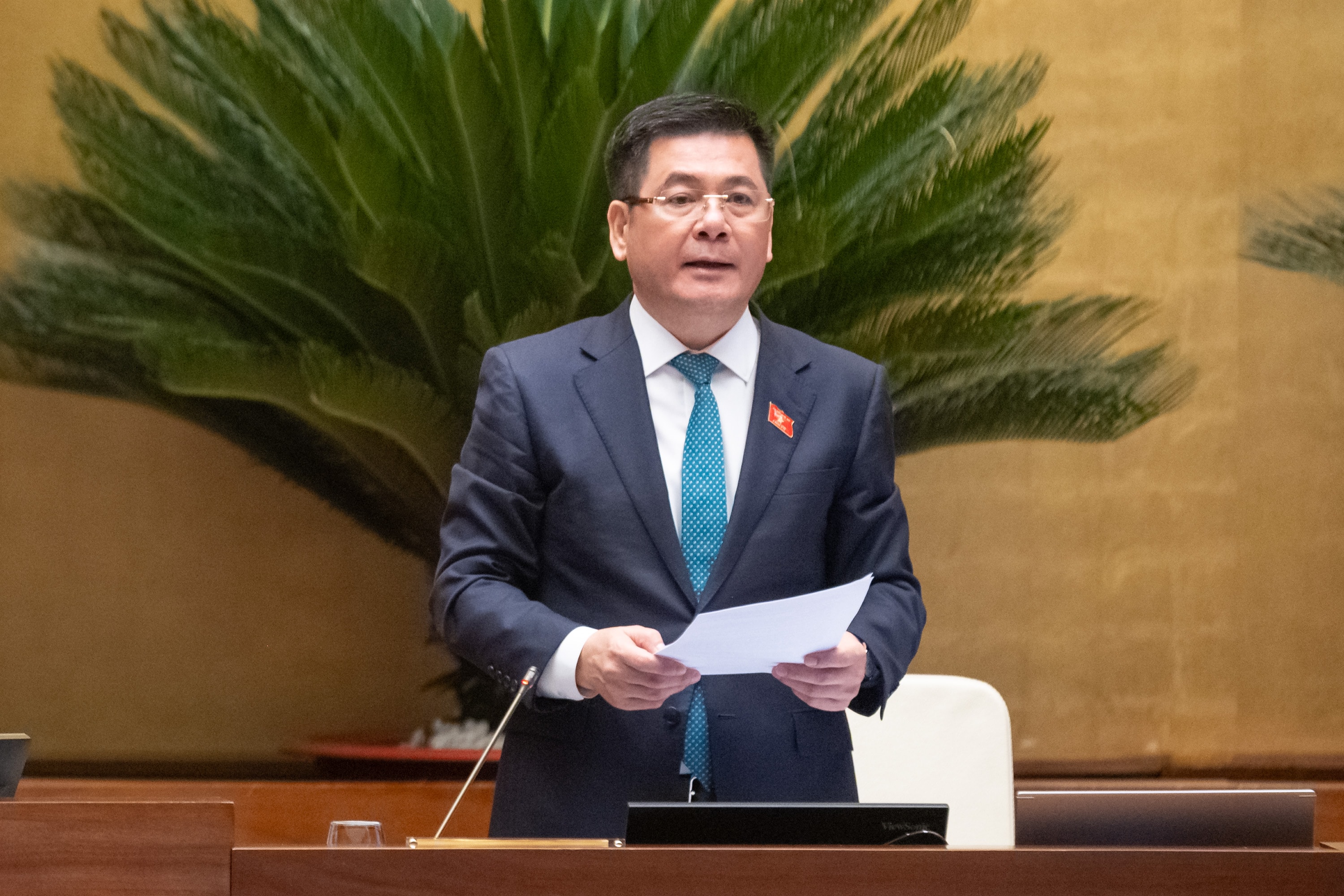 Phó Chủ tịch Quốc hội Nguyễn Hồng Diên điều hành nội dung phiên họp