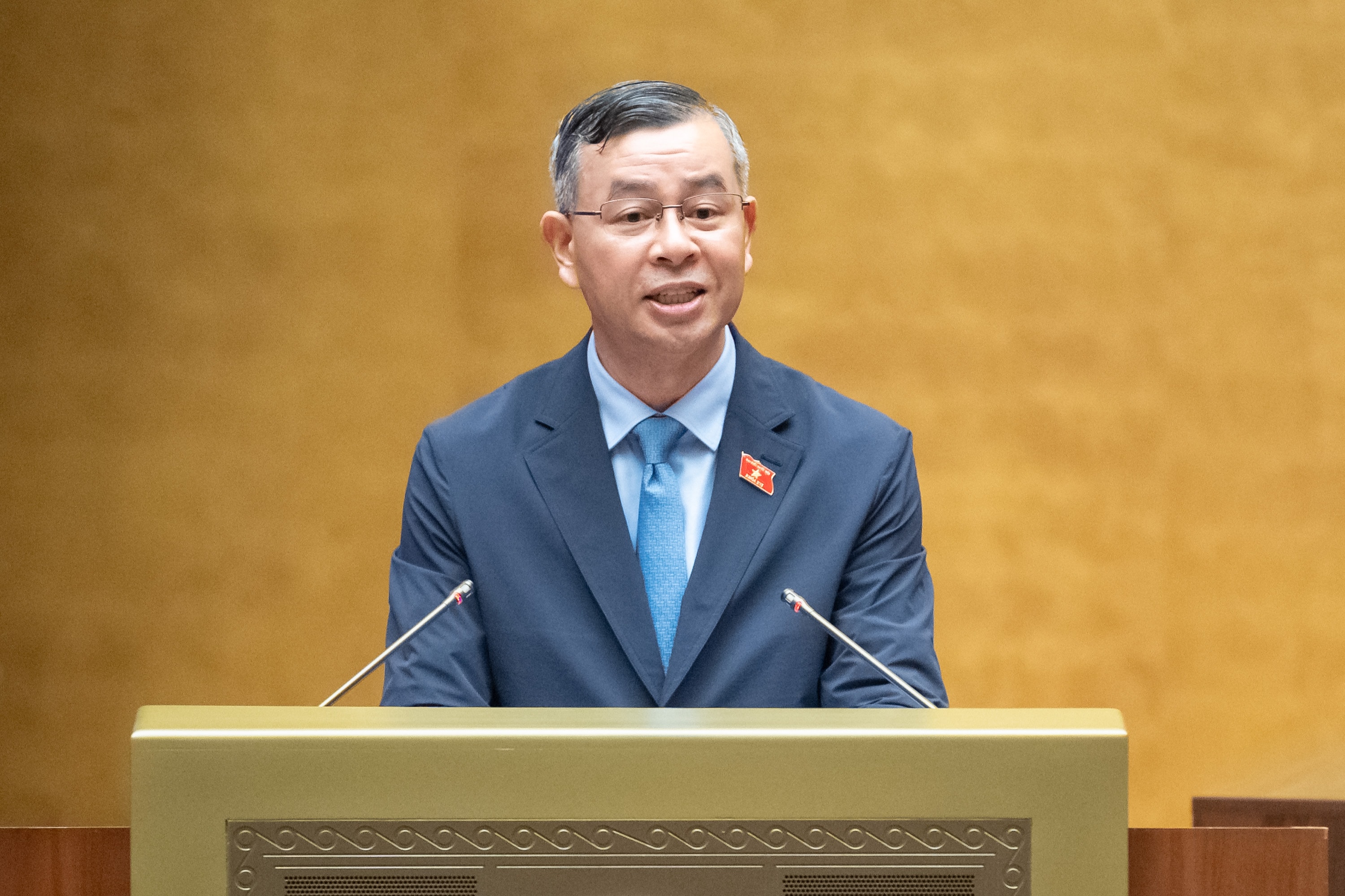 Bộ trưởng Bộ Tài chính phát biểu giải trình, làm rõ một số vấn đề đại biểu Quốc hội nêu.