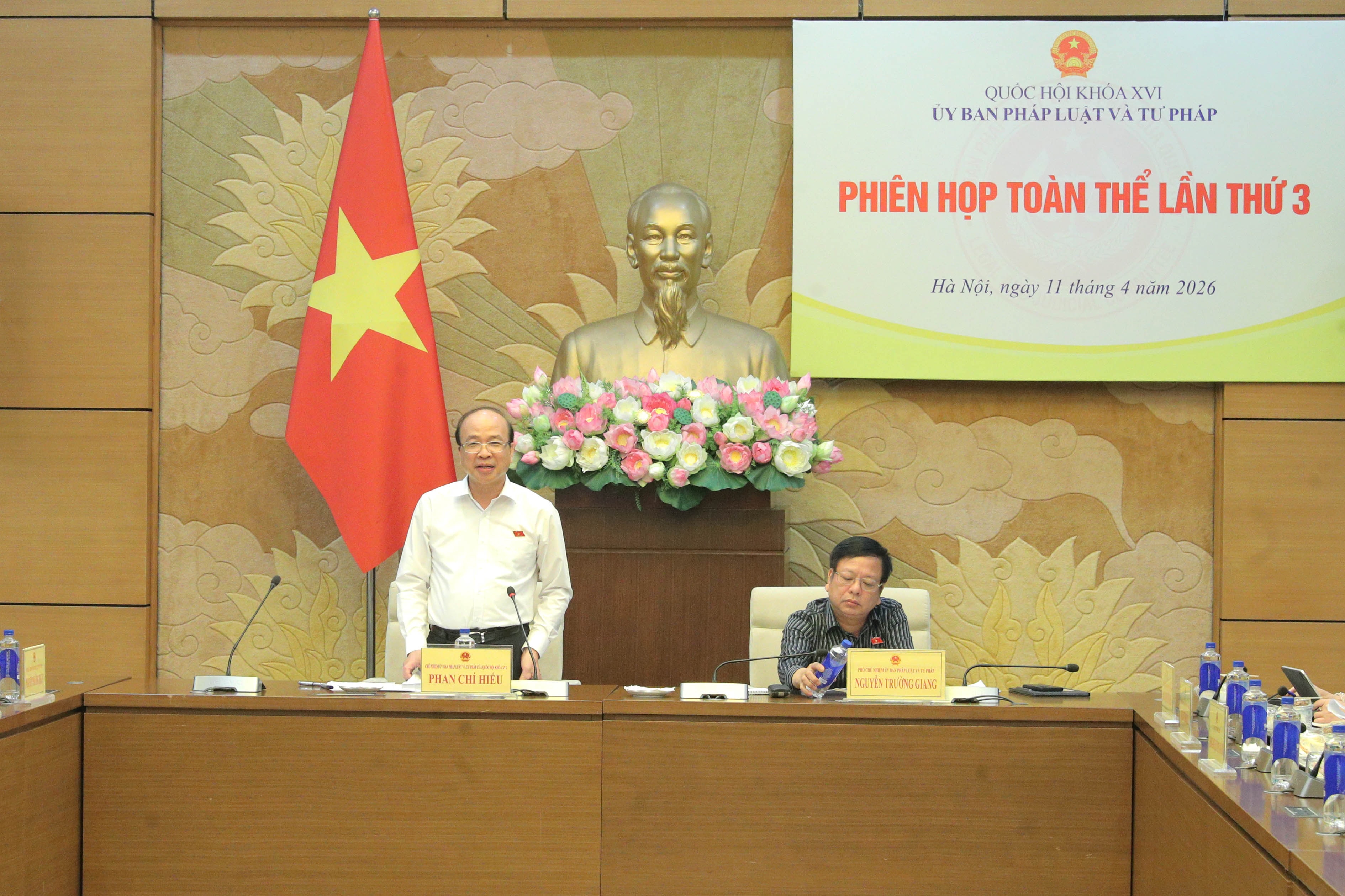 Chủ nhiệm Ủy ban Pháp luật và Tư pháp Phan Chí Hiếu
