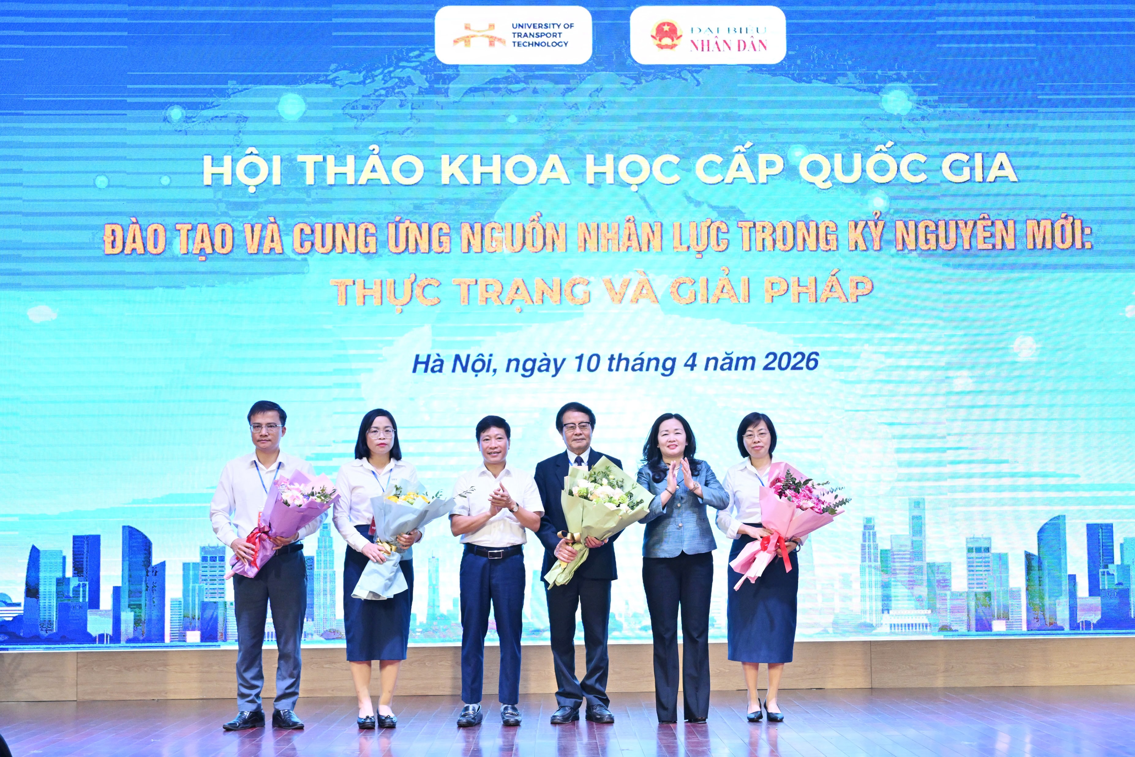 National Scientific Conference on the theme Training and supply of human resources in the digital age: current situation and solutions. A comprehensive national strategy for digital human resource training is necessary.