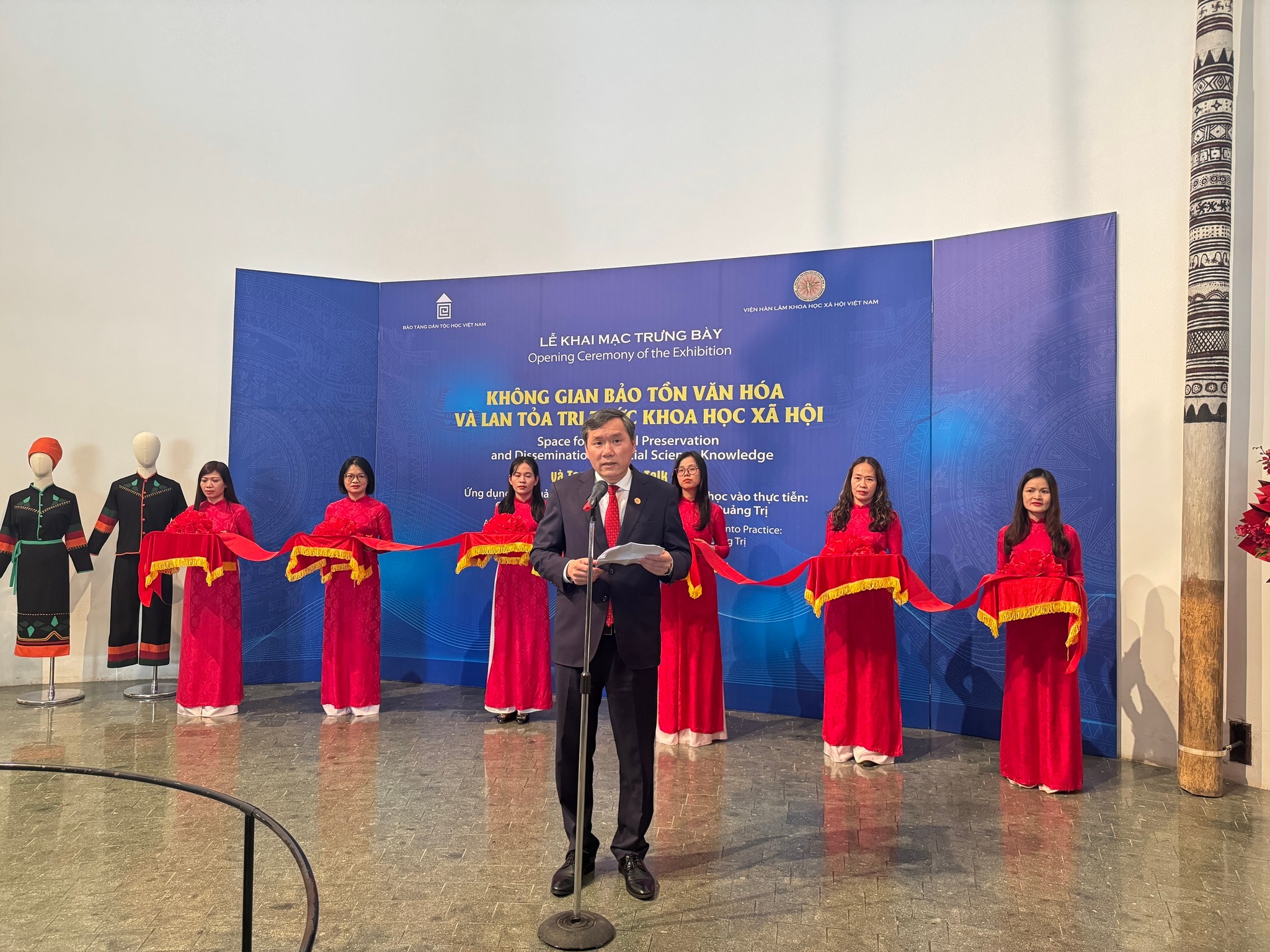 Khai mạc trưng bày chuyên đề Không gian bảo tồn văn hóa và lan tỏa tri thức khoa học xã hội
