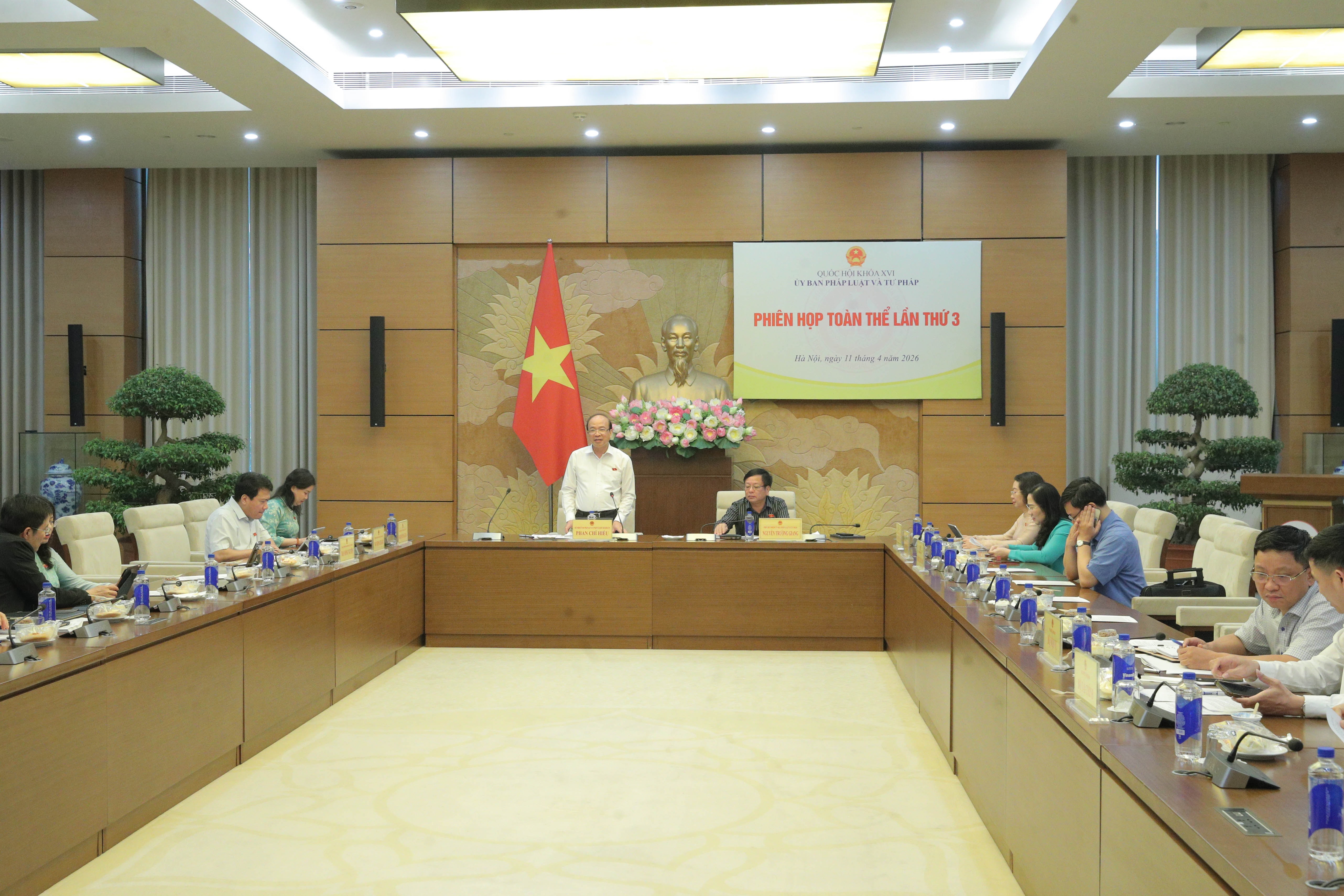 Toàn cảnh