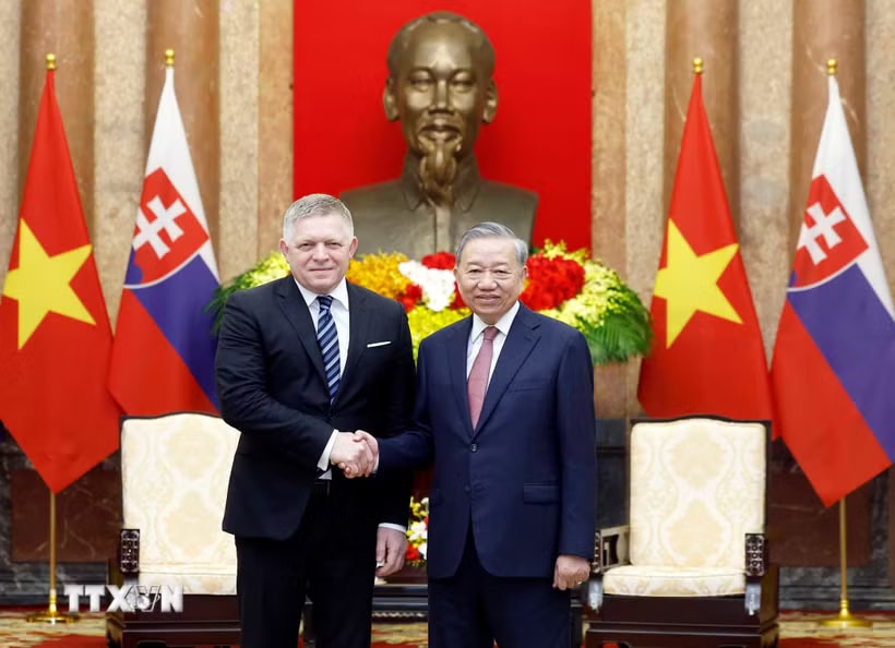 Tổng Bí thư, Chủ tịch nước Tô Lâm tiếp Thủ tướng Slovakia Robert Fico. (Ảnh: Thống Nhất/TTXVN)