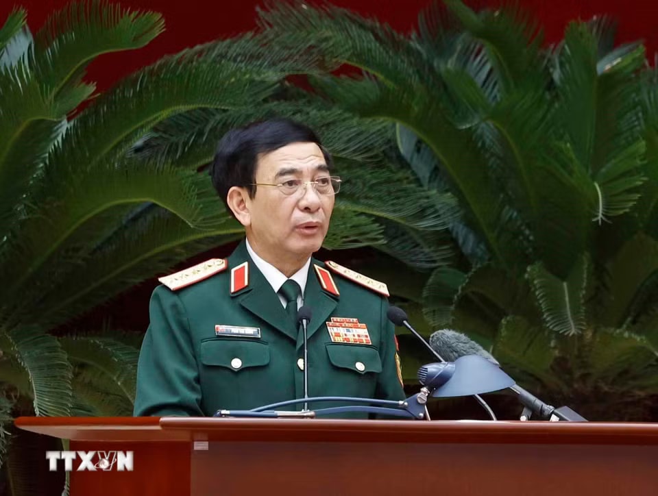 cb7e9e2ff75bf3c006e7bfe84763aa3cdb-_ttxvn-hoi-nghi-cong-bo-quyet-dinh-cua-bo-chinh-tri-ve-cong-tac-can-bo-8698024-8.jpg.avif.jpg