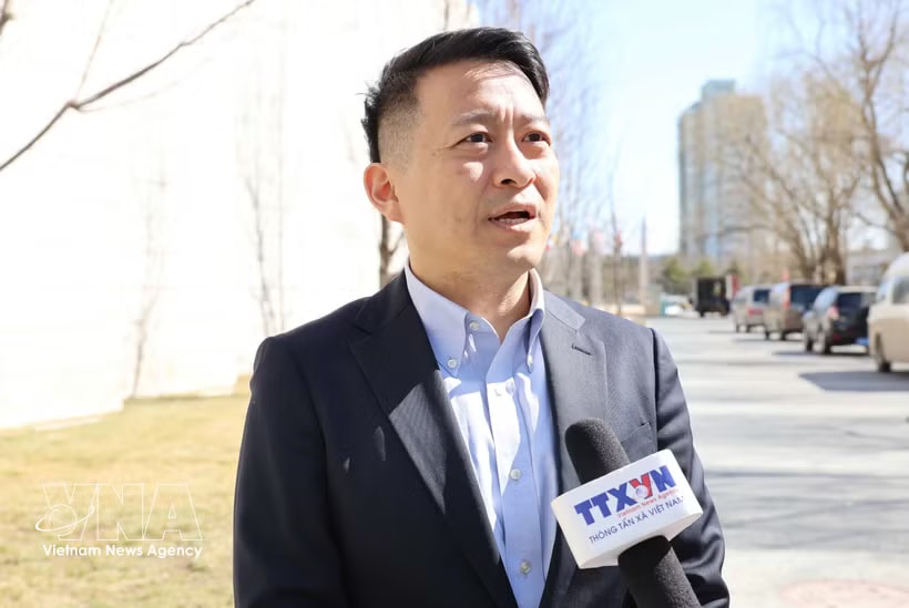 Professor Qu Qiang of the Minzu University of China grants an interview to the Vietnam News Agency. (Photo: VNA)