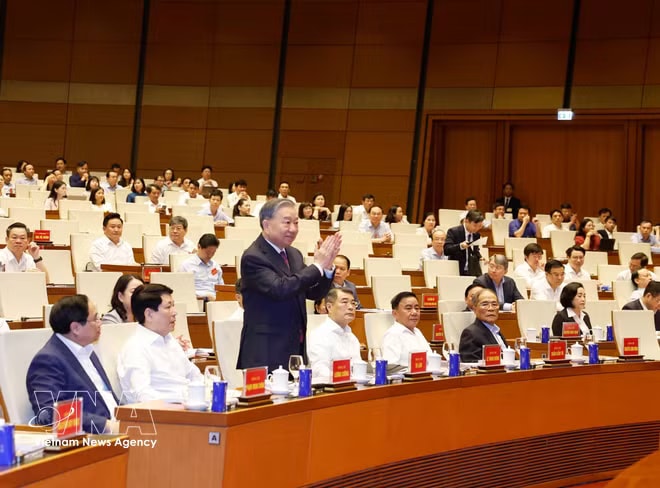 Party General Secretary and State President To Lam, and other officials attend the conference at the Dien Hong Hall of the NA building. (Photo: VNA) vnanet-2.jpg