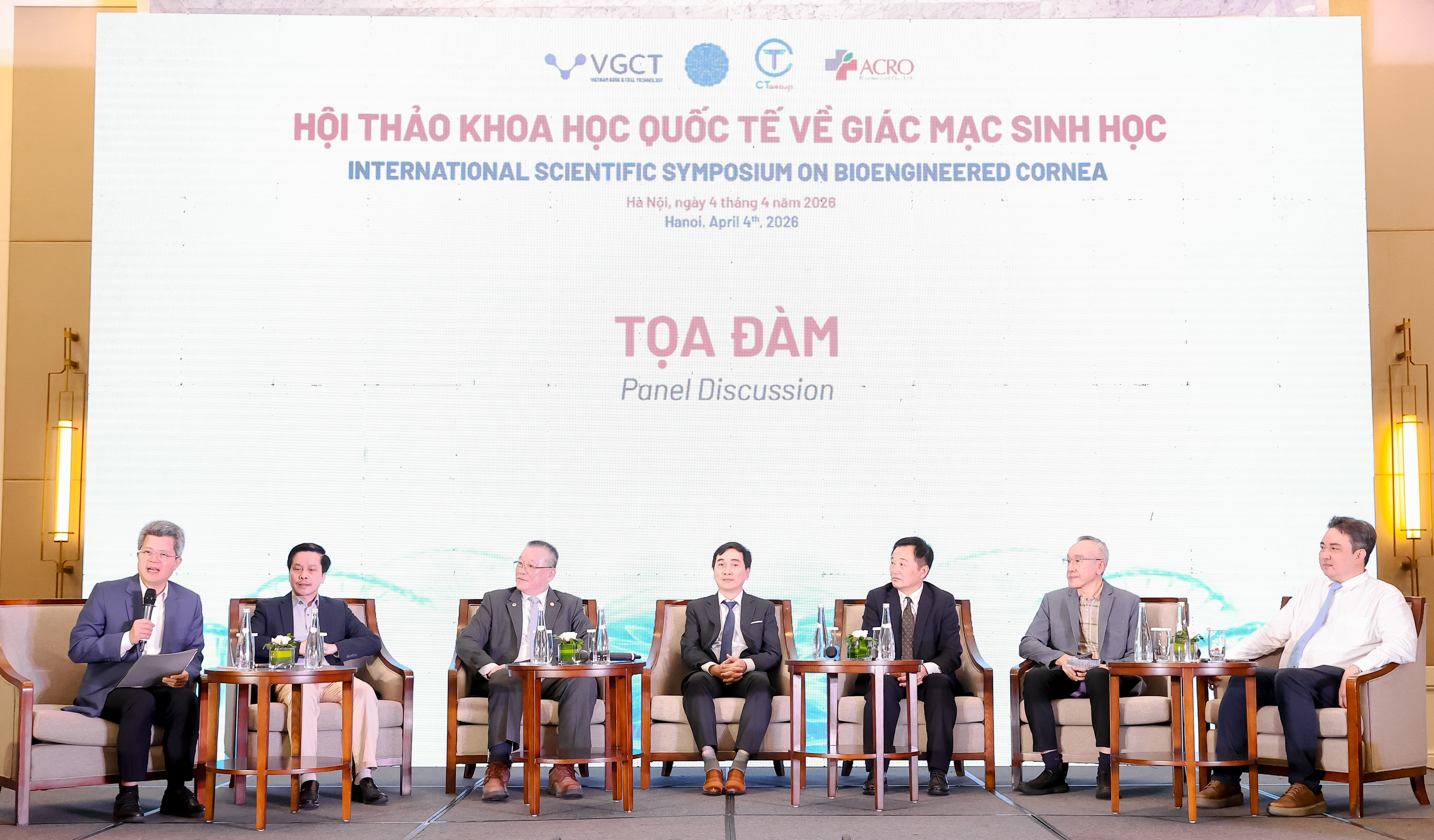 2. Quang cảnh phiên tọa đàm