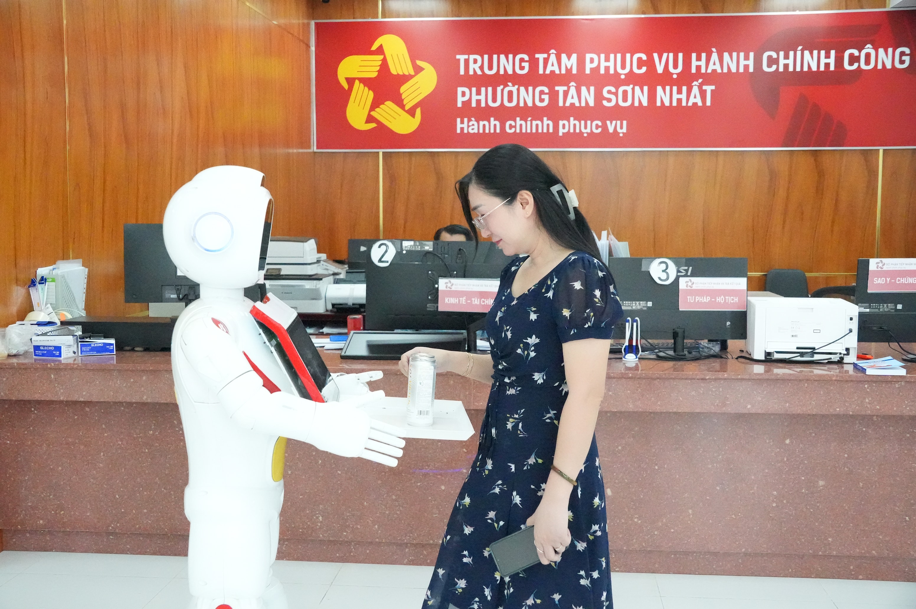 ນະຄອນໂຮ່ຈິມິນ ພວມເລັ່ງການຫັນປ່ຽນເປັນດິຈິຕອລໃນທິດທາງທີ່ແທ້ຈິງ, ໂດຍໃຫ້ຄວາມສຳຄັນກັບປະສິດທິພາບໃນການຮັບໃຊ້ປະຊາຊົນ.