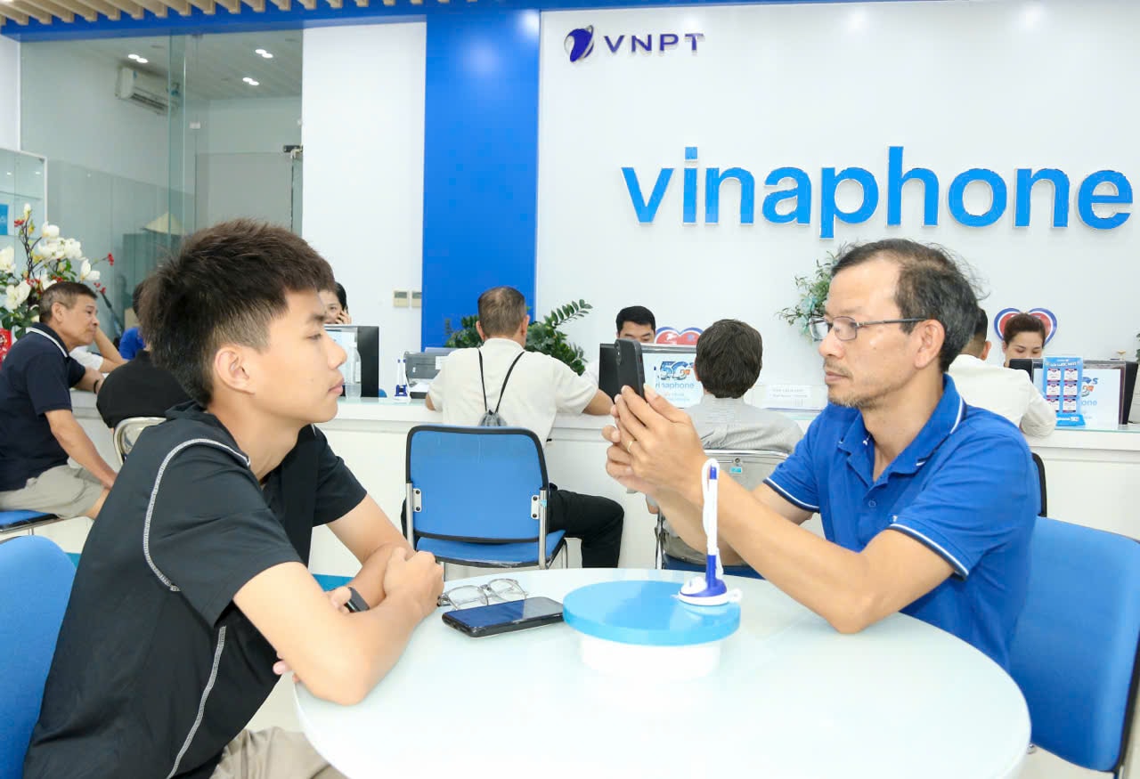 Từ 1504 khách hàng có thể xác thực thông tin thuê bao tại các điểm giao dịch của VinaPhone