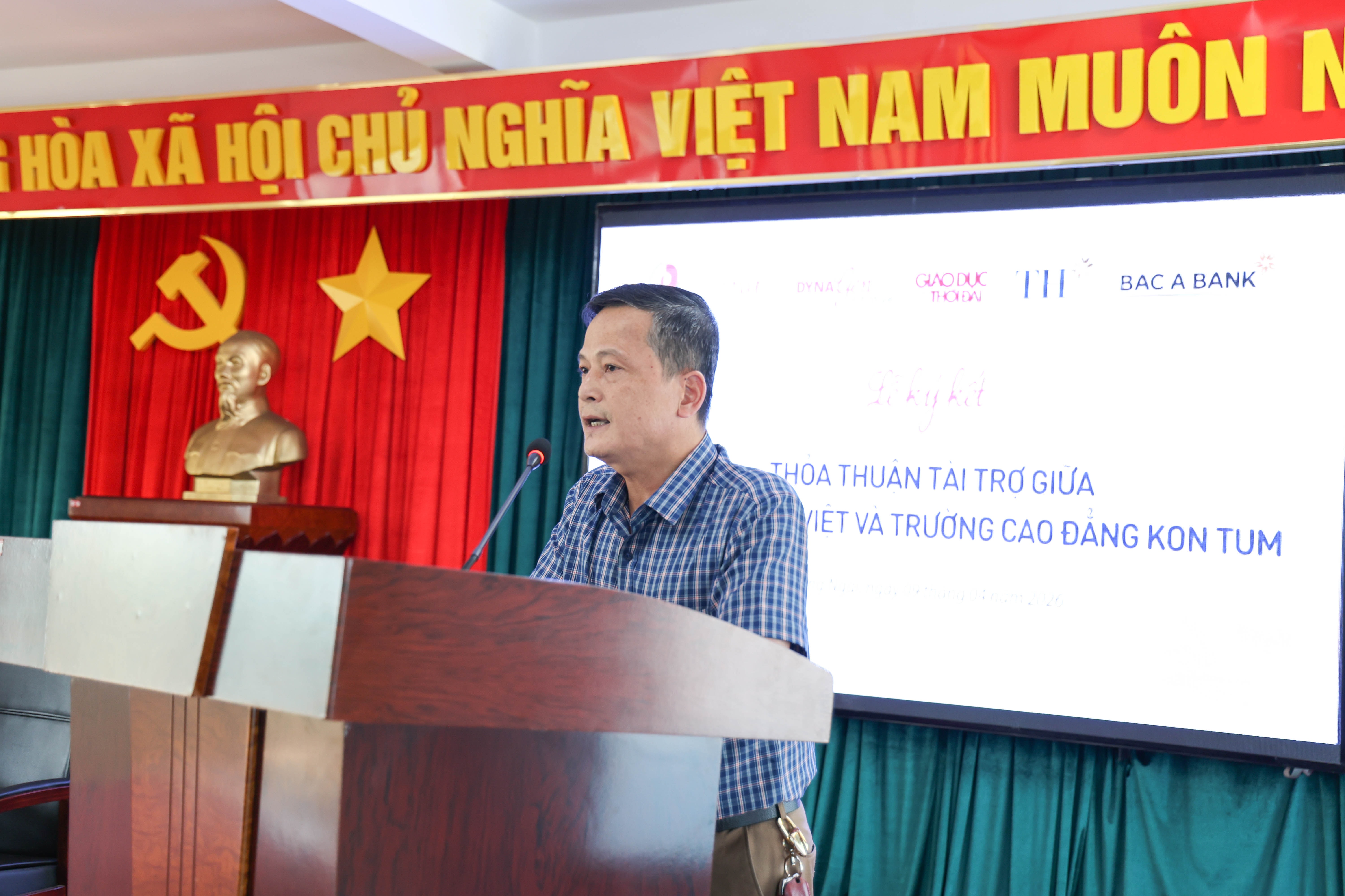 2. VSF, Tap doan TH ky ket hop tac Cao dang Kon Tum