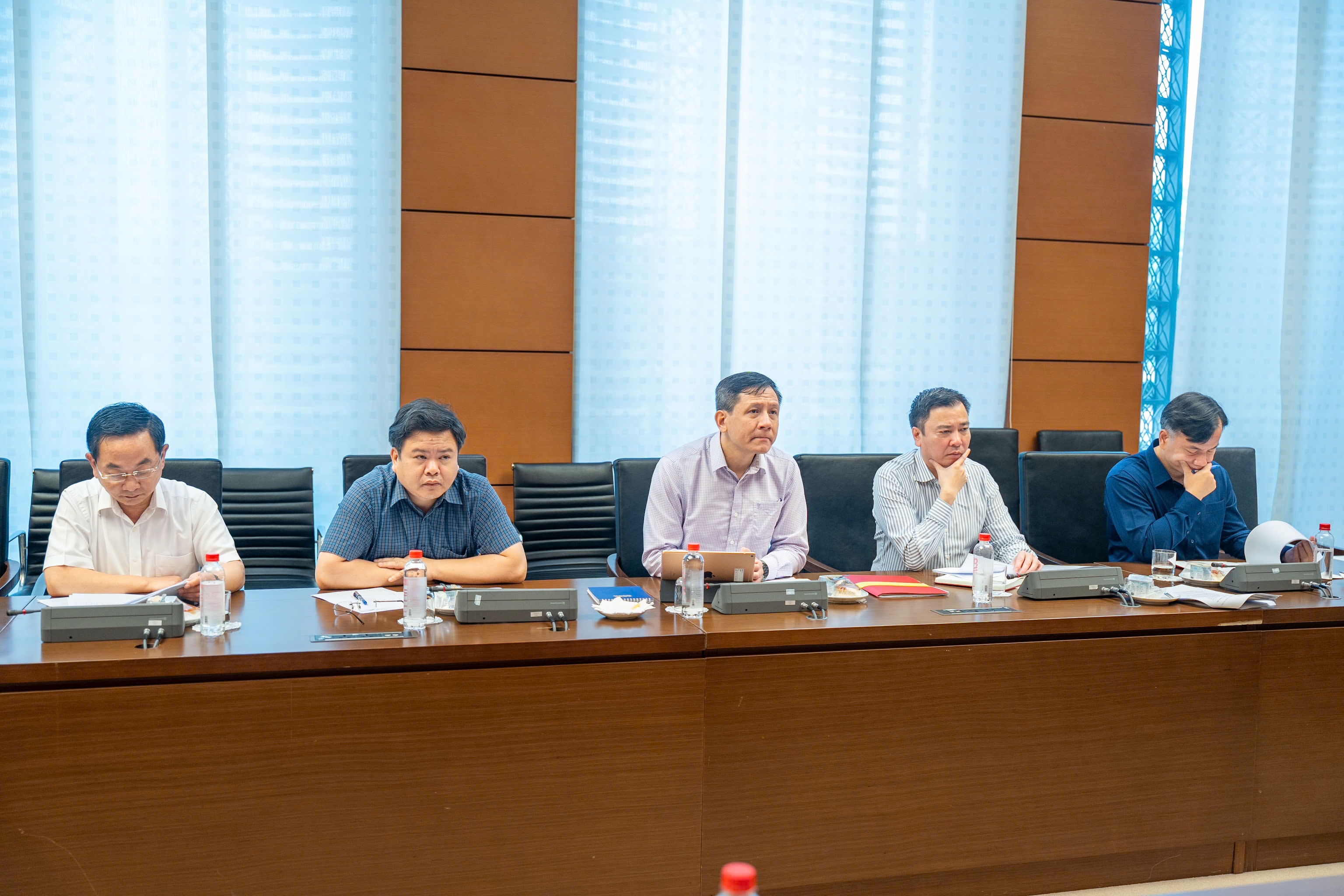 Các đại biểu tham dự Phiên họp