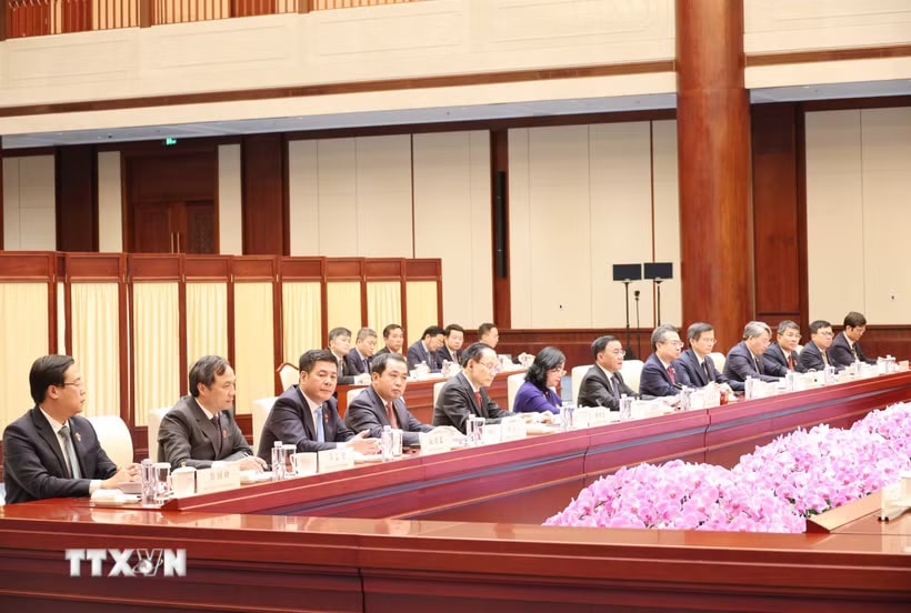 Đoàn đại biểu Việt Nam do đồng chí Trần Cẩm Tú dẫn đầu tại buổi hội đàm. (Ảnh: Công Tuyên/TTXVN)