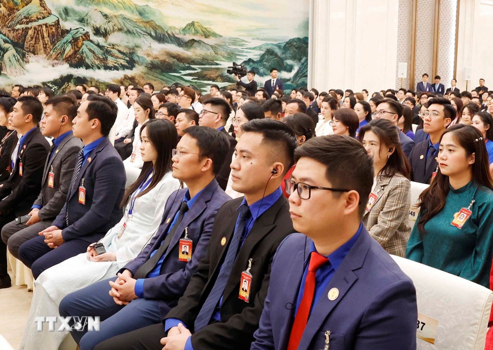 fd364da28de53-_ttxvn-tong-bi-thu-chu-tich-nuoc-to-lam-va-tong-bi-thu-chu-tich-nuoc-tap-can-binh-gap-go-thanh-nien-hai-nuoc-9.jpg