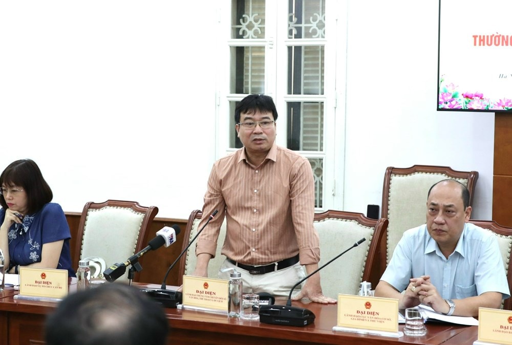 Ông Lê Mạnh Hùng, Phó Giám đốc Trung tâm Chuyển đổi số VHTTDL trả lời tại Họp báo
