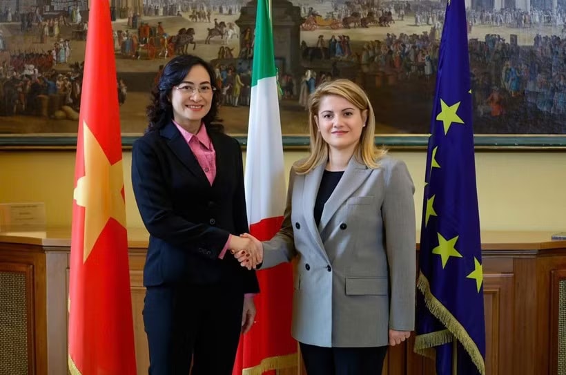 Vietnamese Deputy Minister of Industry and Trade Phan Thi Thang (L) and Italian Undersecretary of State for Foreign Affairs and International Cooperation Maria Tripodi co-chair the 10th session of the countries’ joint committee on economic cooperation. (Photo: Ministry of Industry and Trade)