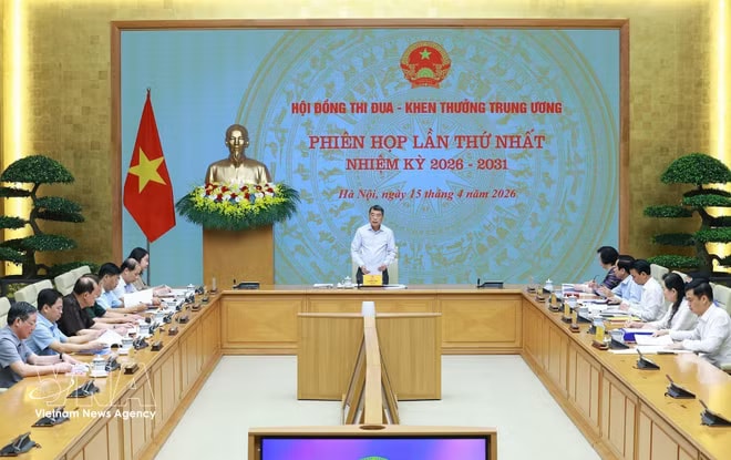 Prime Minister Le Minh Hung speaks at the first meeting of the Central Emulation and Commendation Council for the 2026–2031 term on April 15. (Photo: VNA) vnanet-leminhhung2.jpg