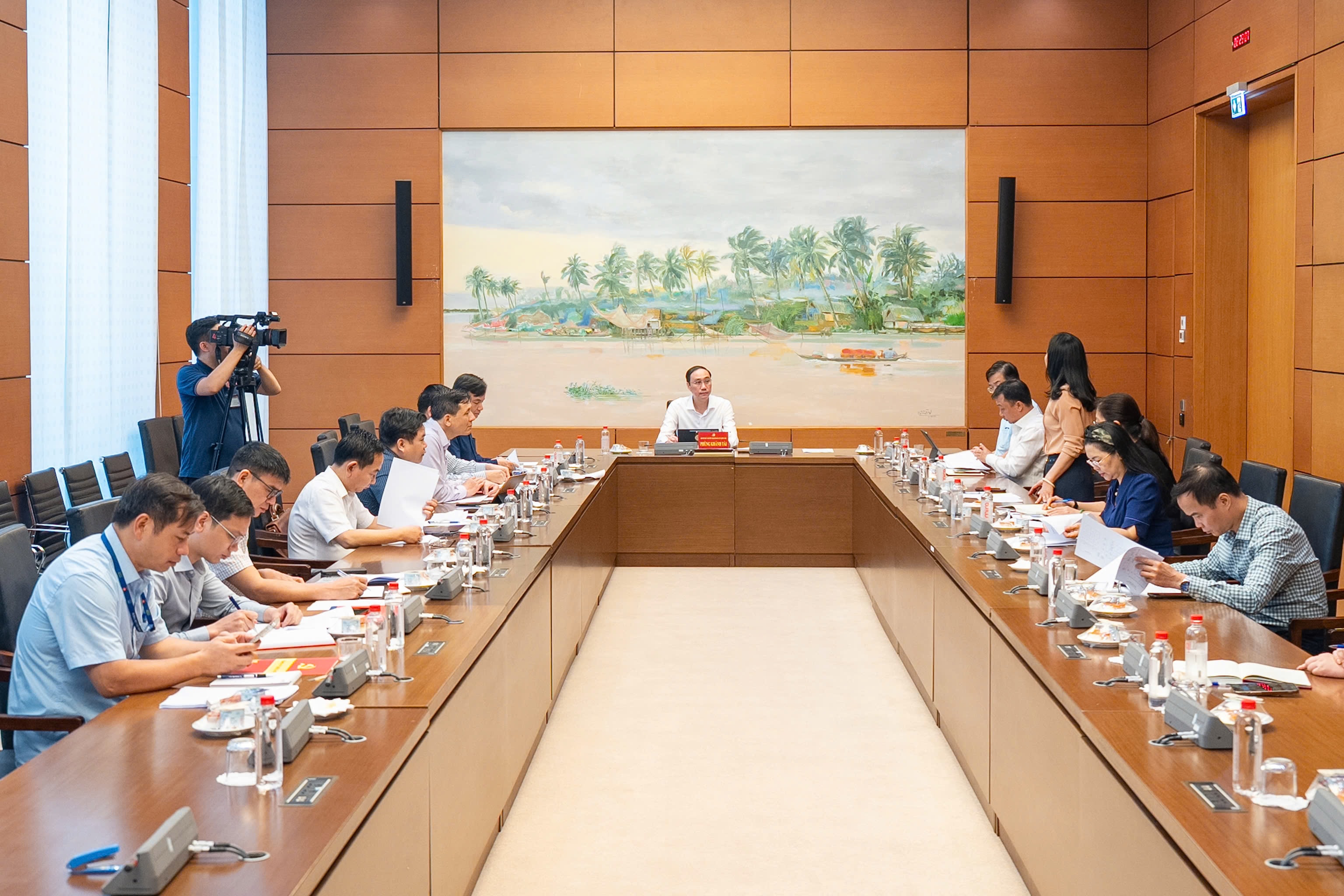 Quang cảnh Phiên họp
