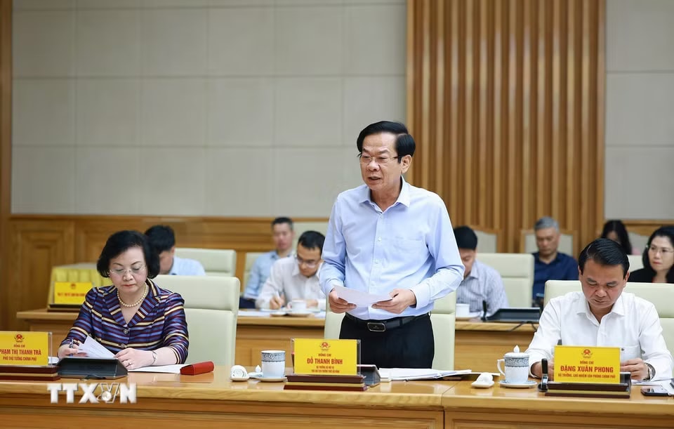 vn-thu-tuong-le-minh-hung-chu-tri-phien-hop-lan-thu-nhat-hoi-dong-thi-dua-khen-thuong-trung-uong-cho-phat-8701828-3.jpg.avif.jpg