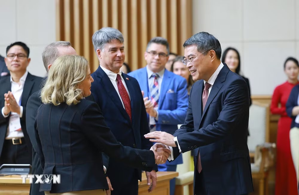 ttxvn-thu-tuong-le-minh-hung-lam-viec-voi-doan-doanh-nghiep-cap-cao-hoi-dong-kinh-doanh-hoa-ky-asean-1604-8.jpg