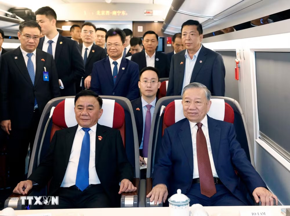 d9a59d4e21100ddb41c54c45-_ttxvn-tong-bi-thu-chu-tich-nuoc-to-lam-va-phu-nhan-tham-thanh-pho-nam-ninh-trung-quoc-2.jpg.avif.jpg