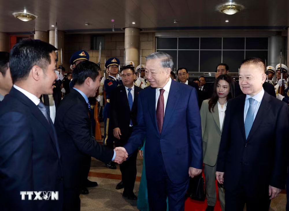 d9a59d4e21100ddb41c54c45-_ttxvn-tong-bi-thu-chu-tich-nuoc-to-lam-va-phu-nhan-tham-thanh-pho-nam-ninh-trung-quoc-4.jpg.avif.jpg