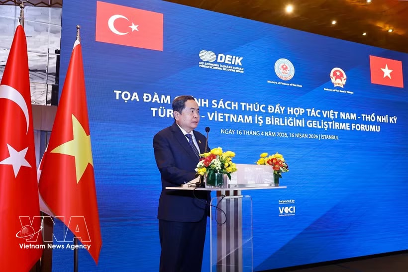 Chairman of the Vietnamese National Assembly Tran Thanh Man speaks at the policy dialogue aimed at promoting Vietnam–Türkiye cooperation (Photo: VNA)