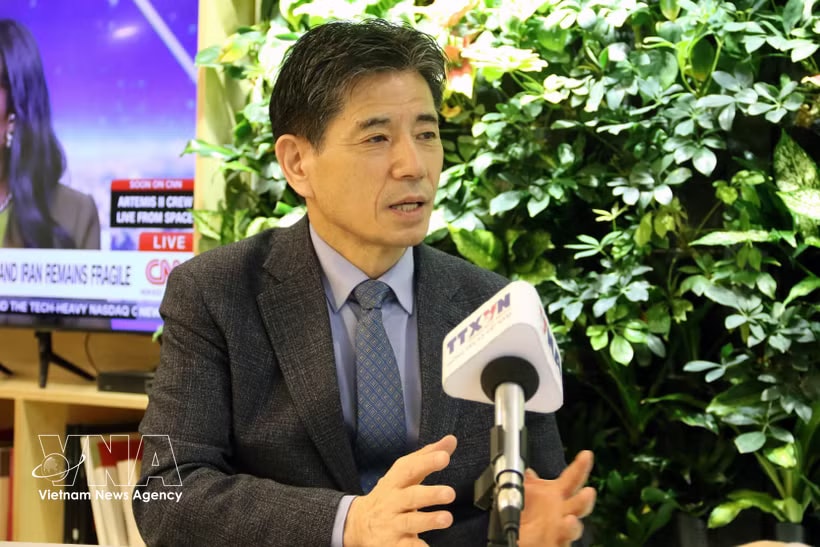 Kwon Sung Taek, Vice Chairman of the Korea – Vietnam Economic and Cultural Association (KOVECA), gives an interview to the Vietnam News Agency. (Photo: VNA)