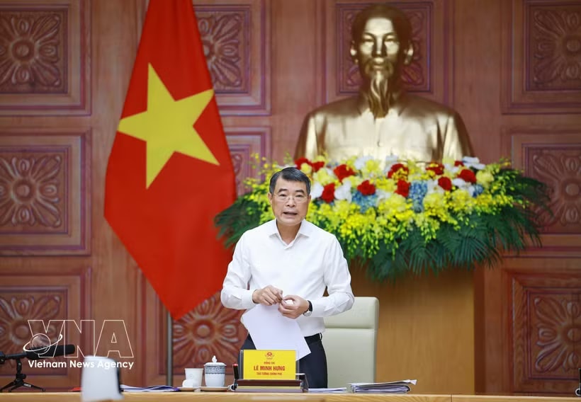 Prime Minister Le Minh Hung speaks at the meeting with leaders of the Ministry of Home Affairs, the Ministry of Ethnic and Religious Affairs, and the Government Inspectorate (Photo: VNA)