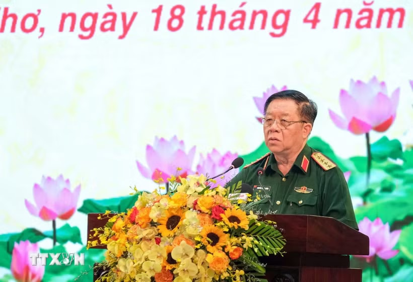 Đại tướng Nguyễn Trọng Nghĩa phát biểu tại buổi gặp mặt. (Ảnh: Thanh Liêm/TTXVN)