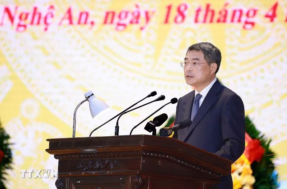 b44e1bc7493bdbd1003b519e52610c7-_ttxvn-thu-tuong-du-le-don-nhan-danh-hieu-anh-hung-llvt-nhan-dan-cua-quan-khu-4-11.jpg.avif.jpg