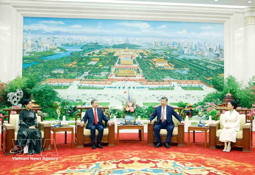 Party General Secretary and President of Vietnam To Lam, Party General Secretary and President of China Xi Jinping and their spouses attend a tea reception during the former's state visit to China from April 14 to 17, 2026. (Photo: VNA)
