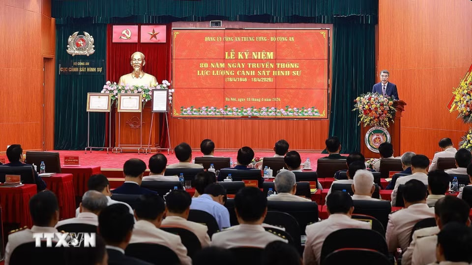 d552266971c2524624aaa1008c64cdb57feb901aea868e56e8a402356a73-_ttxvn-1804-thu-tuong-le-minh-hung-canh-sat-hinh-su-9.jpg.avif.jpg