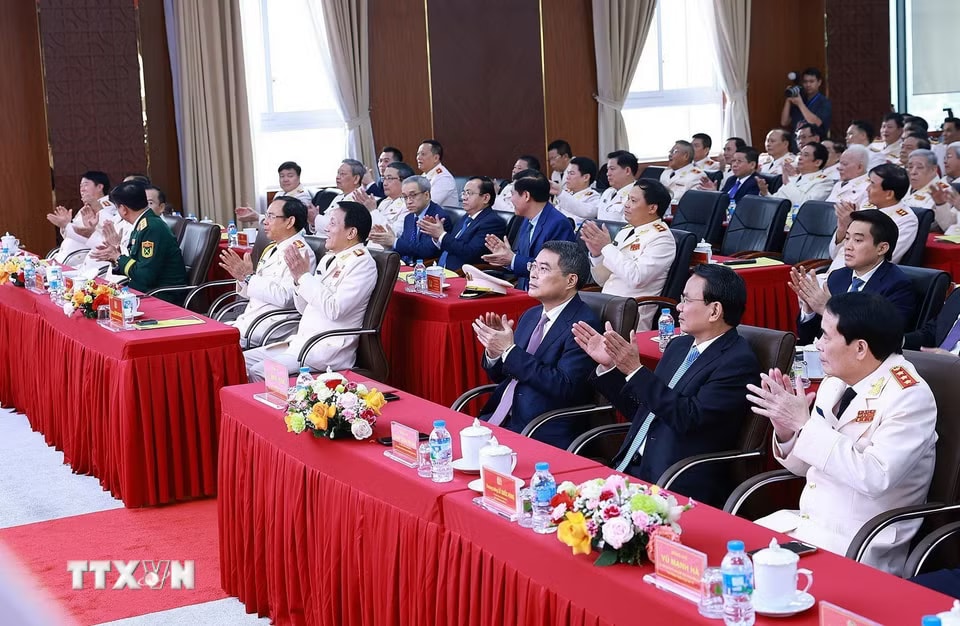 effa4dfd910bf56210de2205cdb57feb901aea868e56e8a402356a73-_ttxvn-1804-thu-tuong-le-minh-hung-canh-sat-hinh-su-2.jpg.avif.jpg
