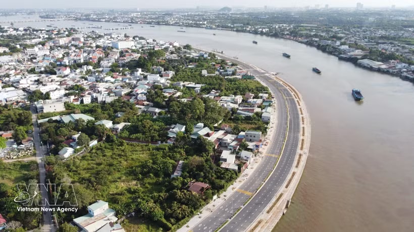 The Dong Nai River corridor economic axis, along with the Free Trade Zone and the Airport Urban Area, is expected to become a new growth pole for Dong Nai. (Photo: VNA)