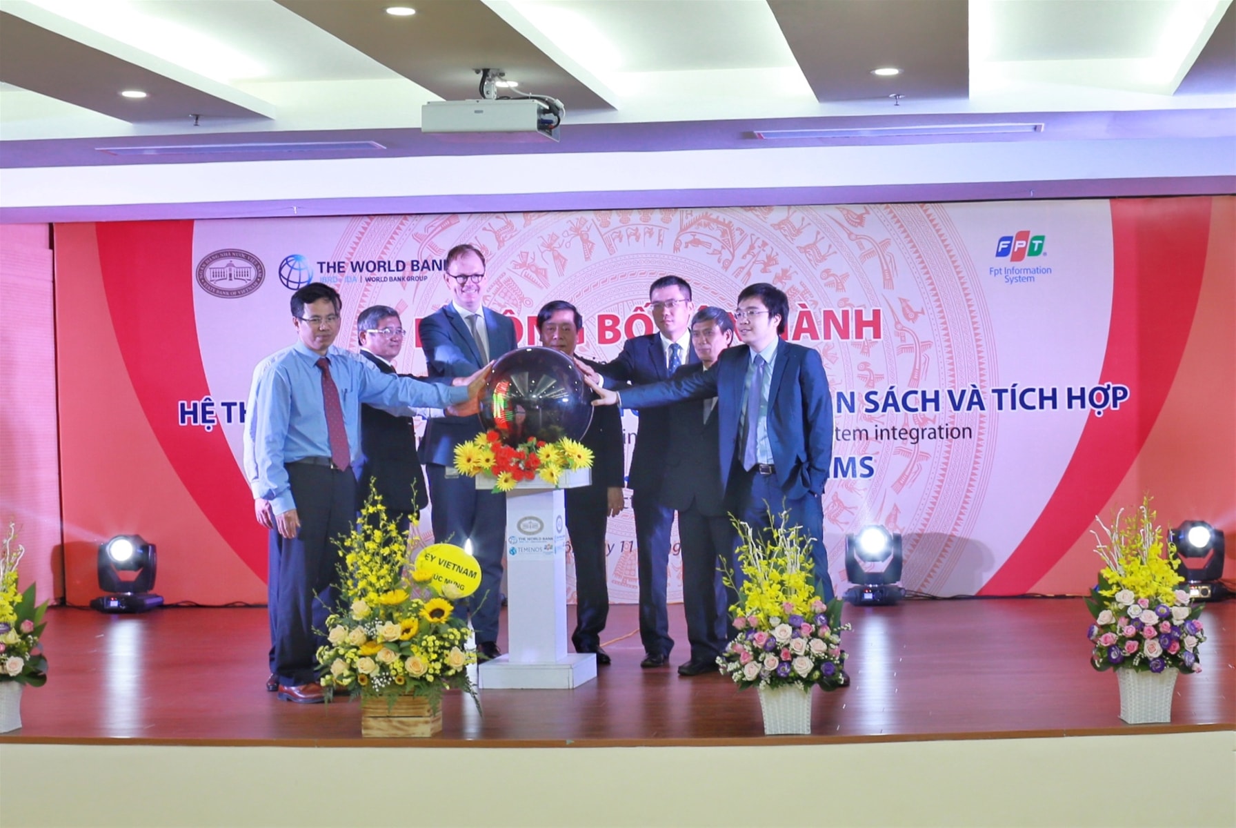 dai-dien-nhnn-fpt-ngan-hang-the-gioi-chinh-thuc-van-hanh-he-thong.jpeg