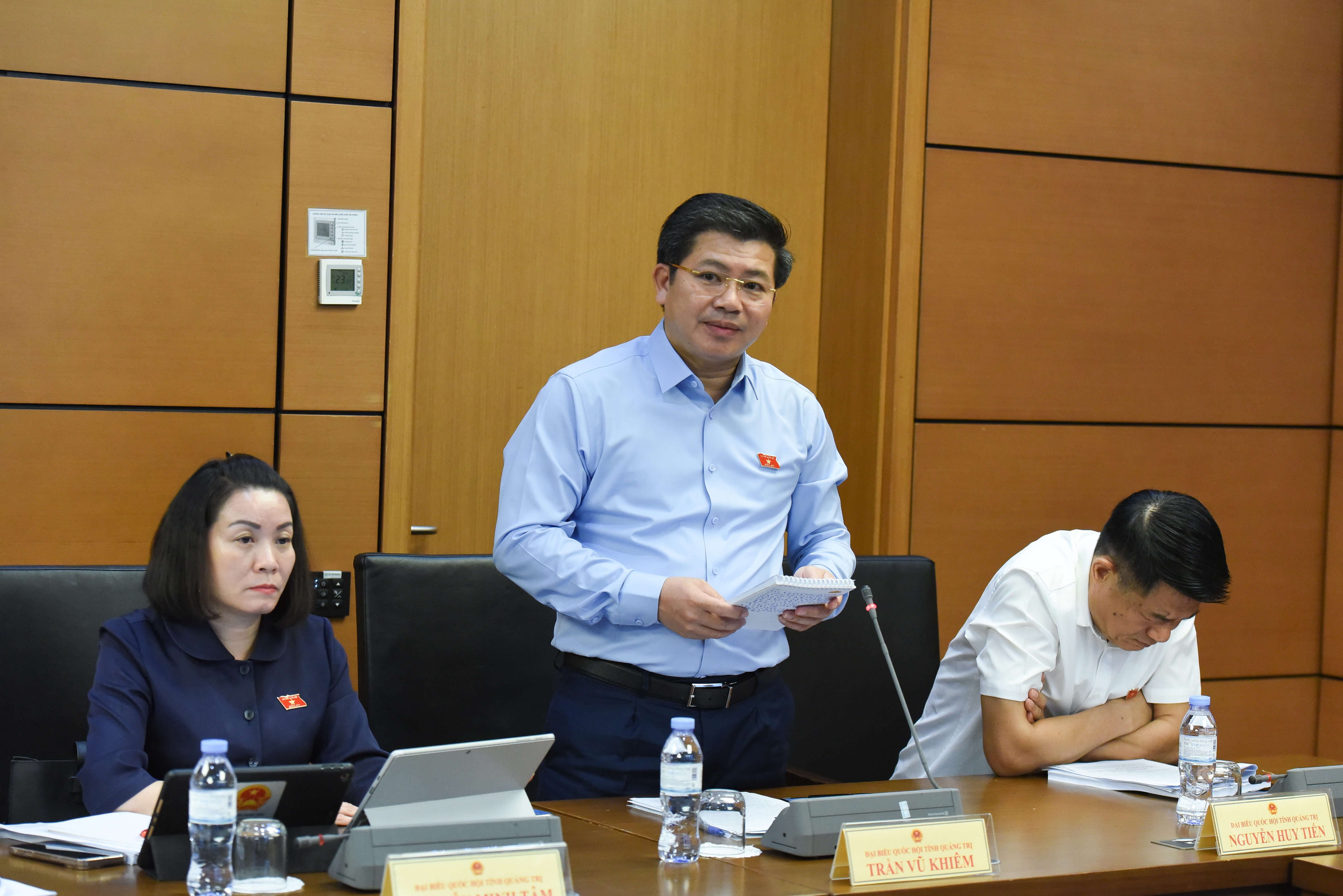 - ĐBQH Trần Vũ Khiêm ( Quảng Trị)