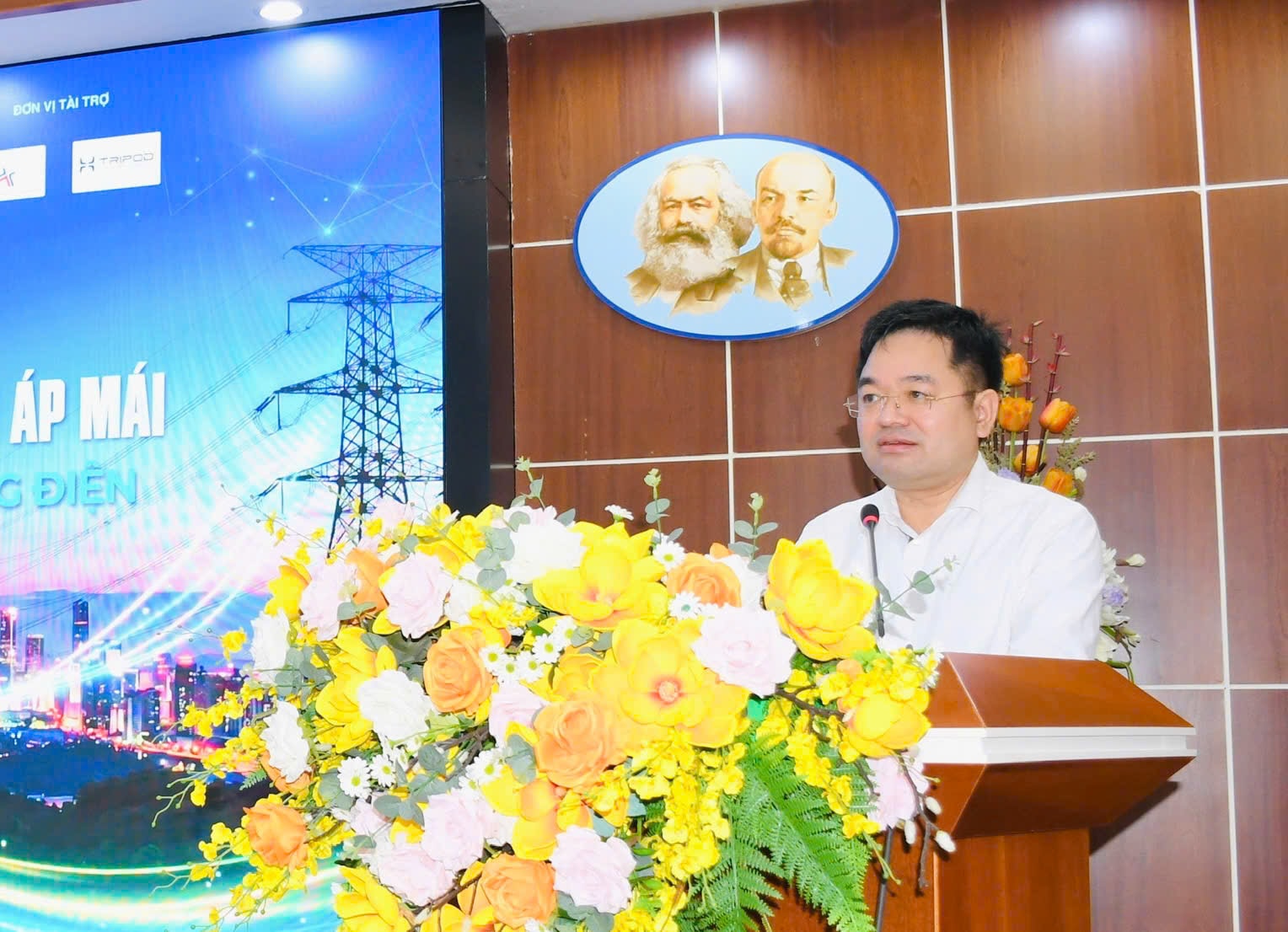 Tổng Biên tập Báo Công Thương Nguyễn Văn Minh phát biểu khai mạc tọa đàm
